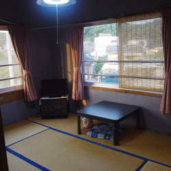 和室／大きな窓があり明るいです